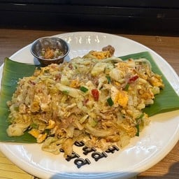 กระหล่ำปลีผัดแหนมและวุ้นเส้น