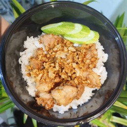 ข้าวไก่ทอดกระเทียม