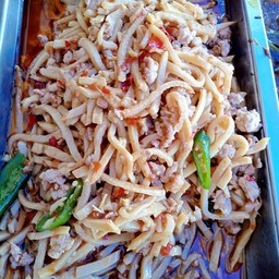 ผัดขี้เมาหน่อไม้กับหมู