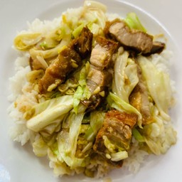 ผัดกะหล่ำปลีหมูกรอบ