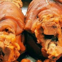 ขาหมูเนื้อหนัง เป็นกับ