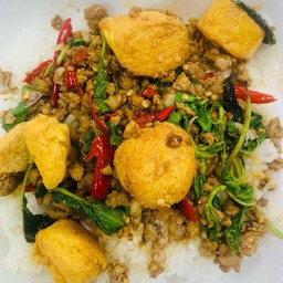 กะเพราเต้าหู้ไข่ใส่หมูสับ