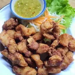 สามชั้นทอดน้ำปลา