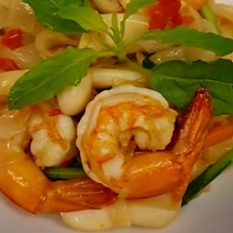 ผัดขี้เมาทะเล เส้นใหญ่