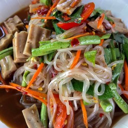 ตำเส้นเล็กใส่หมูยอปลาร้า