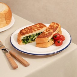 แซนวิชผักโขมและชีส  Spinach & Cheese Sandwich