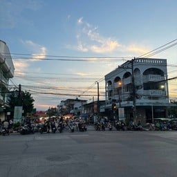 ตลาดโต้รุ่งนครพนม