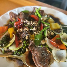 เนื้อผัดพริกไทยดำ