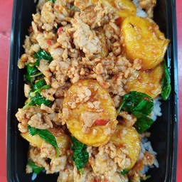 ข้าวกะเพราหมูสับเต้าหู้ทอด