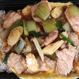 ข้าวหมูผัดน้ำมันหอย ใข่ข้น