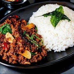 หอมใบกะเพราพริกแห้ง