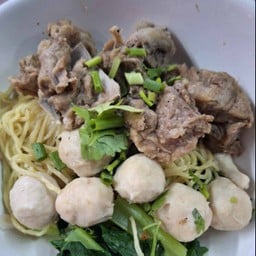 สหชัยบะหมี่เกี๊ยวปูหมูแดง ตรงข้ามตลาดเจเจ