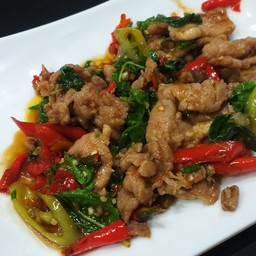 กระเพราหมูนุ่ม