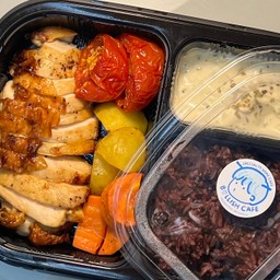 ข้าวไรซ์อกไก่ย่าง+ผักอบ+น้ำสลัดครีมเลม่อน