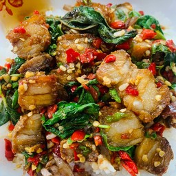 กะเพราหมูกรอบ