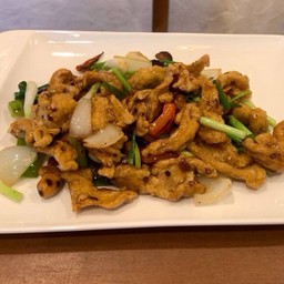 ไก่ผัดเม็ดมะม่วงหิมพานต์ (Stir Fried Chicken With Cashew  Nuts)