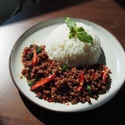 ข้าวกะเพราเนื้อ