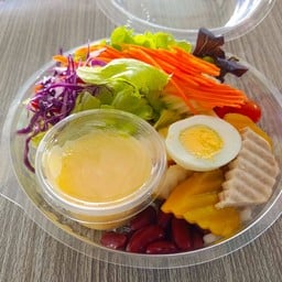 สลัดผักและผลไม้ (เลือกเองได้ค่ะ)