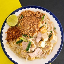 ผัดไทยหมูชิ้นซอสมะขาม