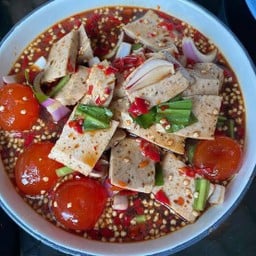 ยำเหลาหมูยอไข่แดงเค็ม