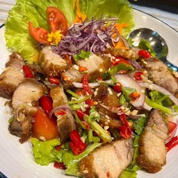 ยำหมูกรอบ