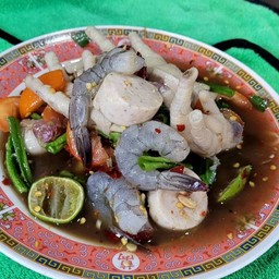 ยำรวมมิตร(หมูยอ,ตีนไก่,หมู,ไก่)
