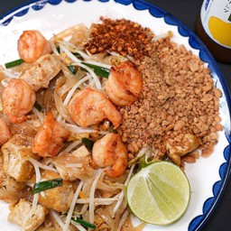 ผัดไทยกุ้งสดซอสมะขาม (ซิกเนเจอร์)