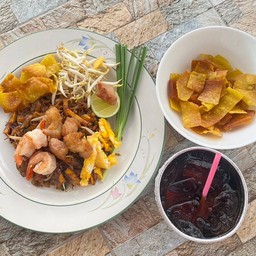Set Combo ผัดไทยรวม(หมู+กุ้ง)+เกี๊ยวกรอบ+น้ำโค้ก590มล.