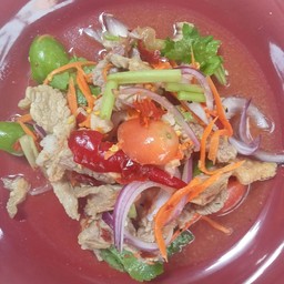 ยำคอหมูย่าง