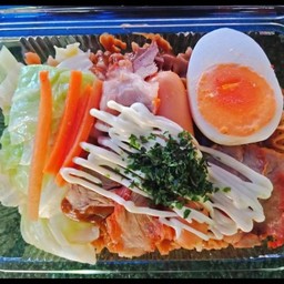 หมูแดงใส้กรอกไข่ต้ม