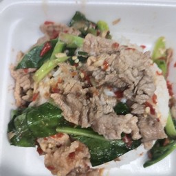 คะน้าหมูชิ้นราดข้าว