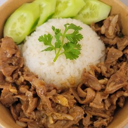 ข้าวหน้าหมูกระเทียมพริกไทย