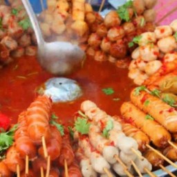 ลูกชิ้นปิ้งทอด หมูน้ำตกเสียบไม้24ชม
