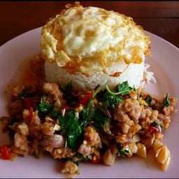 กระเพราหมูสับพริกแห้ง