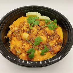 ข้าวไข่ข้นหน้ากุ้งกระเทียม