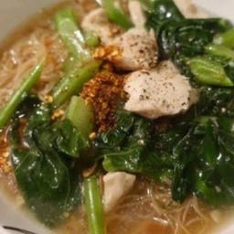 เส้นหมี่ราดหน้าไก่