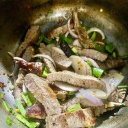 ไก่แดงส้มตำ สาทร19