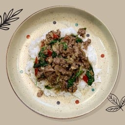 กระเพราเนื้อราดข้าว