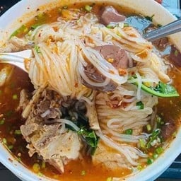 จั๊บญวน+หมูสับ+ตีนไก่+หมูยอ+เลือดไก่