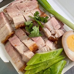 ข้าวหมูกรอบ