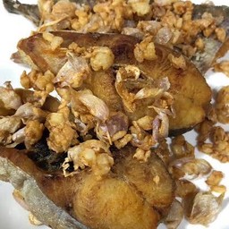 ปลาเค้าทอดกระเทียม