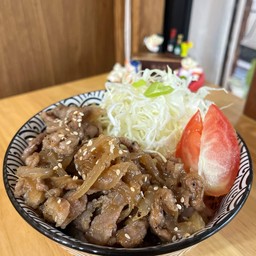 ข้าวหน้าหมูผัดขิงสไตล์ญี่ปุ่น