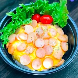 ข้าวไข่ข้นใส้กรอก