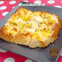 โทสต์หน้าข้าวโพดอบชีส