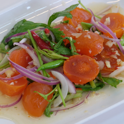 ยำไข่แดง