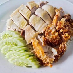 ข้าวมันไก่ 2 สหายห่อแตก น้ำซุปแซ่บเว่อร์ (ไก่ต้ม+ไก่ทอด)