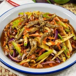 ยำมะม่วงปลากรอบ