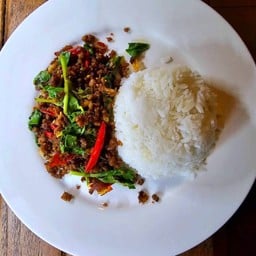 ข้าว กระเพราเนื้อ