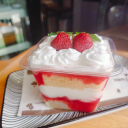 เค้กโฮมเมดครีมสดรสสตรอเบอรี่