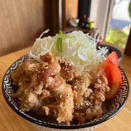 ข้าวหน้าไก่คาราอาเกะ 4 ชิ้น